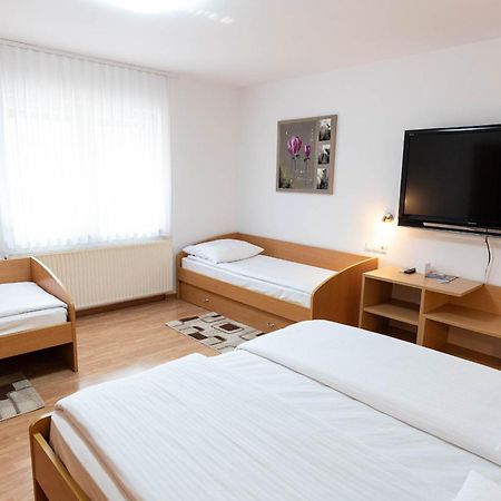 Apartmaji In Sobe Ramar Straza Exterior photo