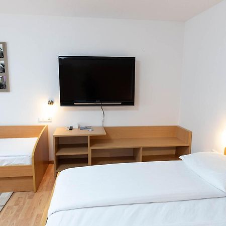 Apartmaji In Sobe Ramar Straza Exterior photo