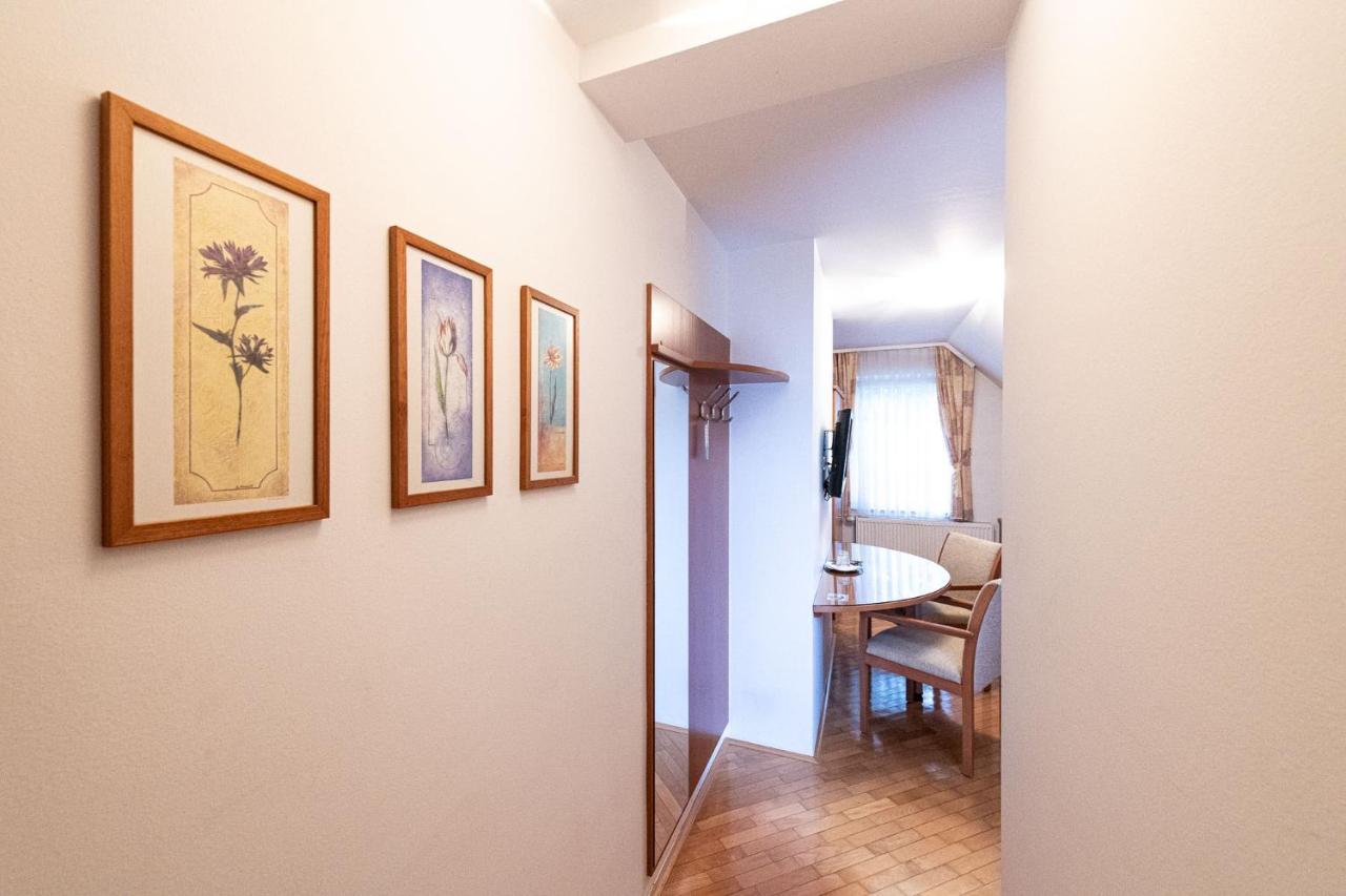 Apartmaji In Sobe Ramar Straza Exterior photo