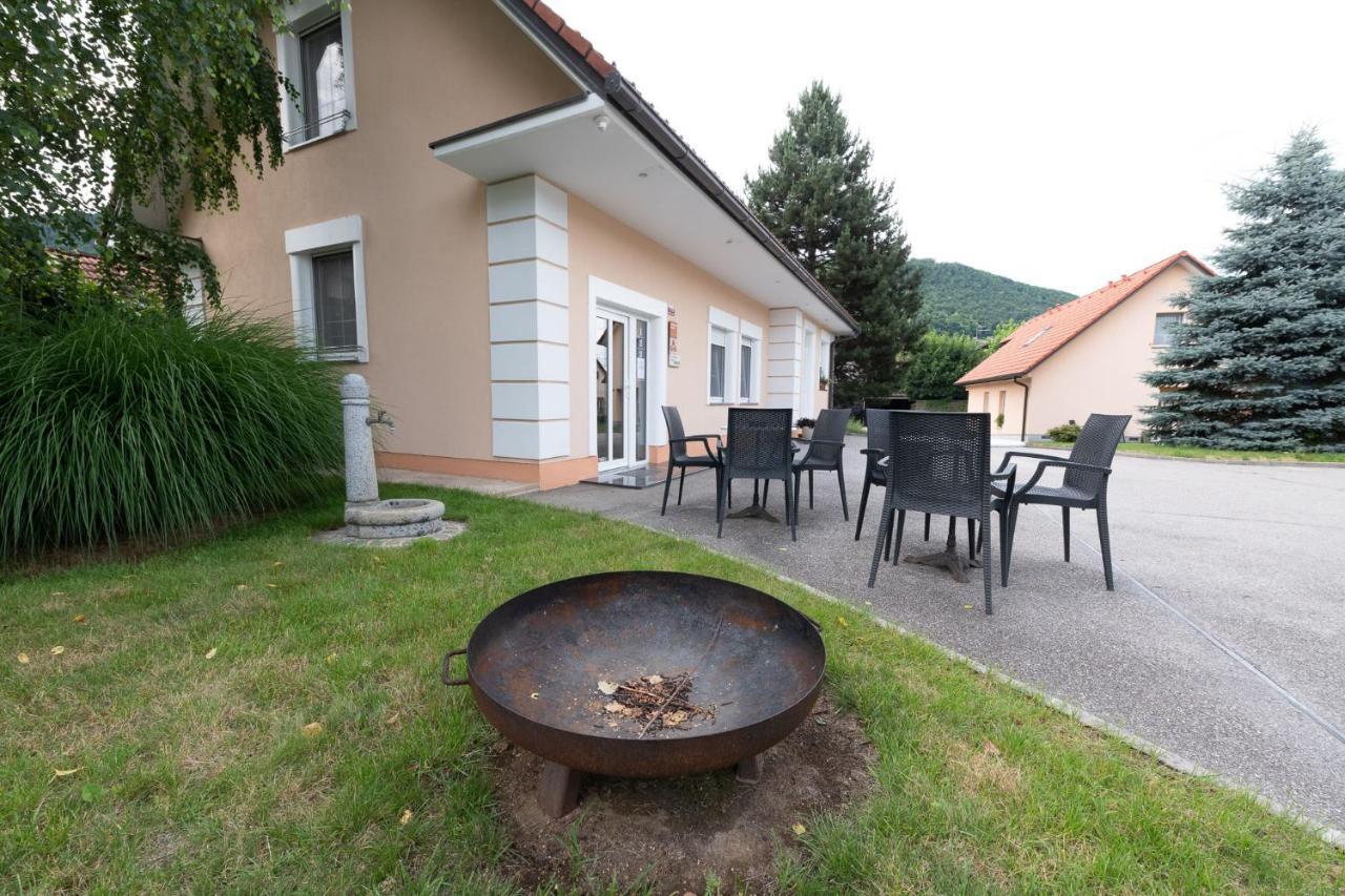 Apartmaji In Sobe Ramar Straza Exterior photo