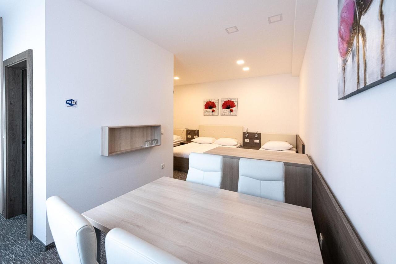 Apartmaji In Sobe Ramar Straza Exterior photo