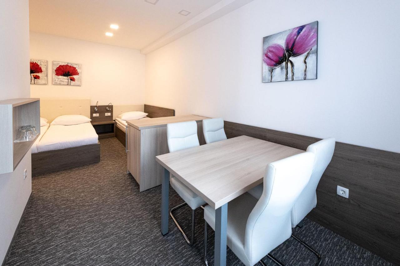 Apartmaji In Sobe Ramar Straza Exterior photo