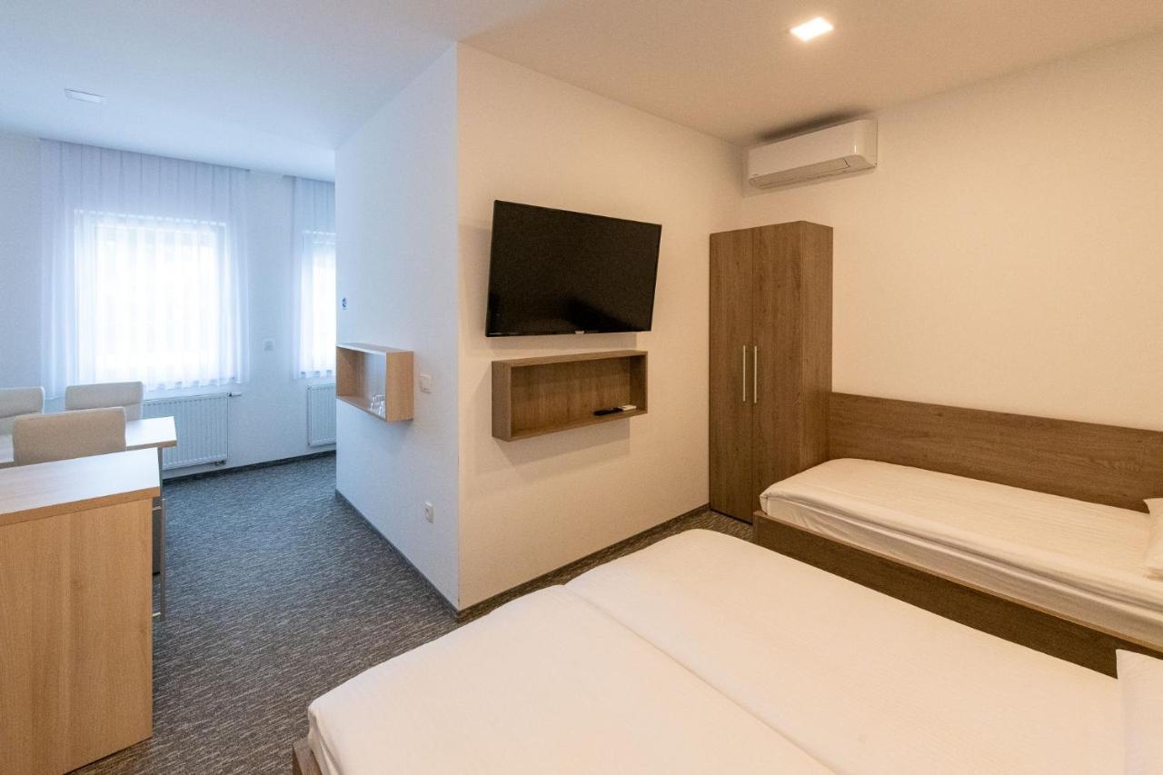 Apartmaji In Sobe Ramar Straza Exterior photo
