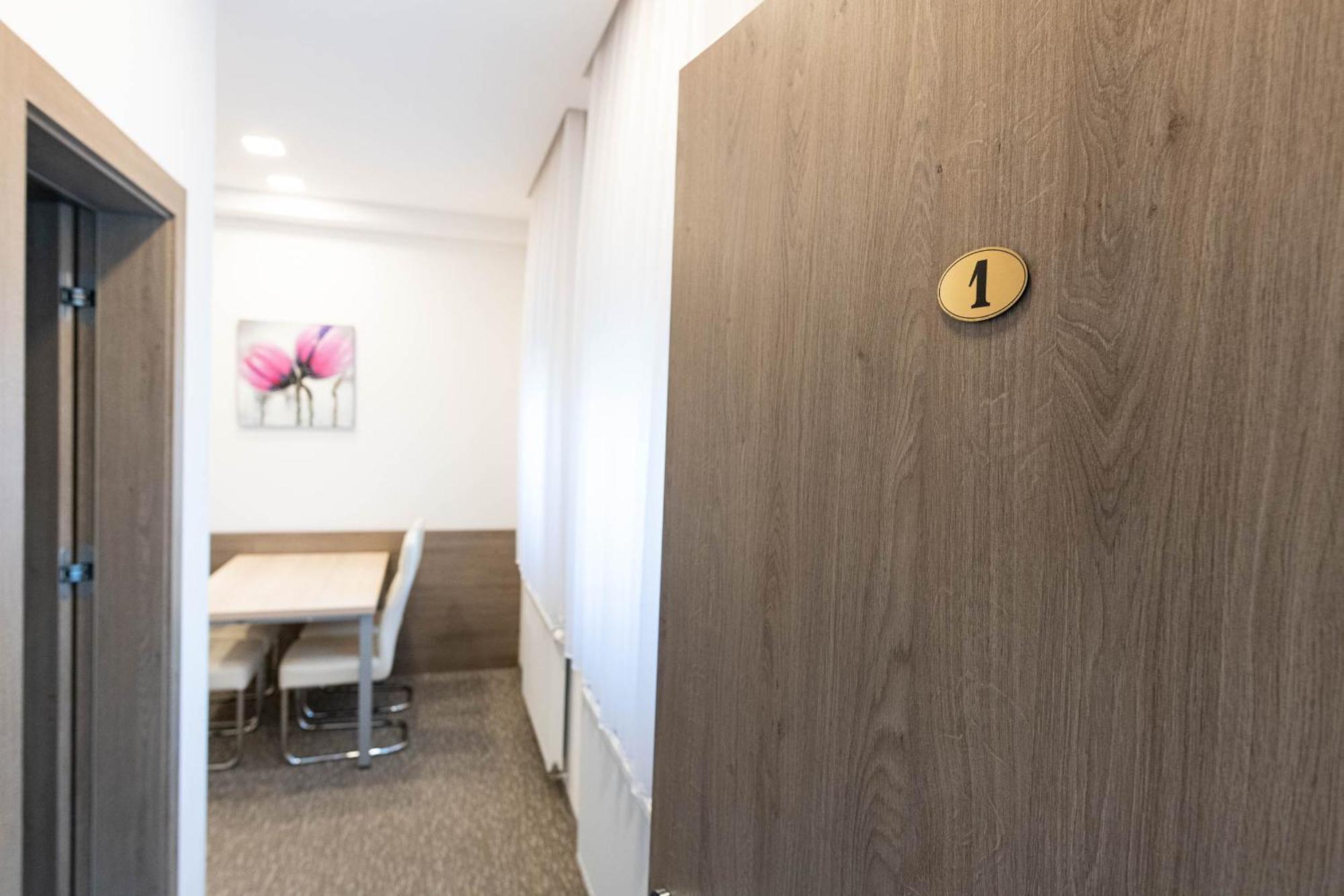 Apartmaji In Sobe Ramar Straza Exterior photo