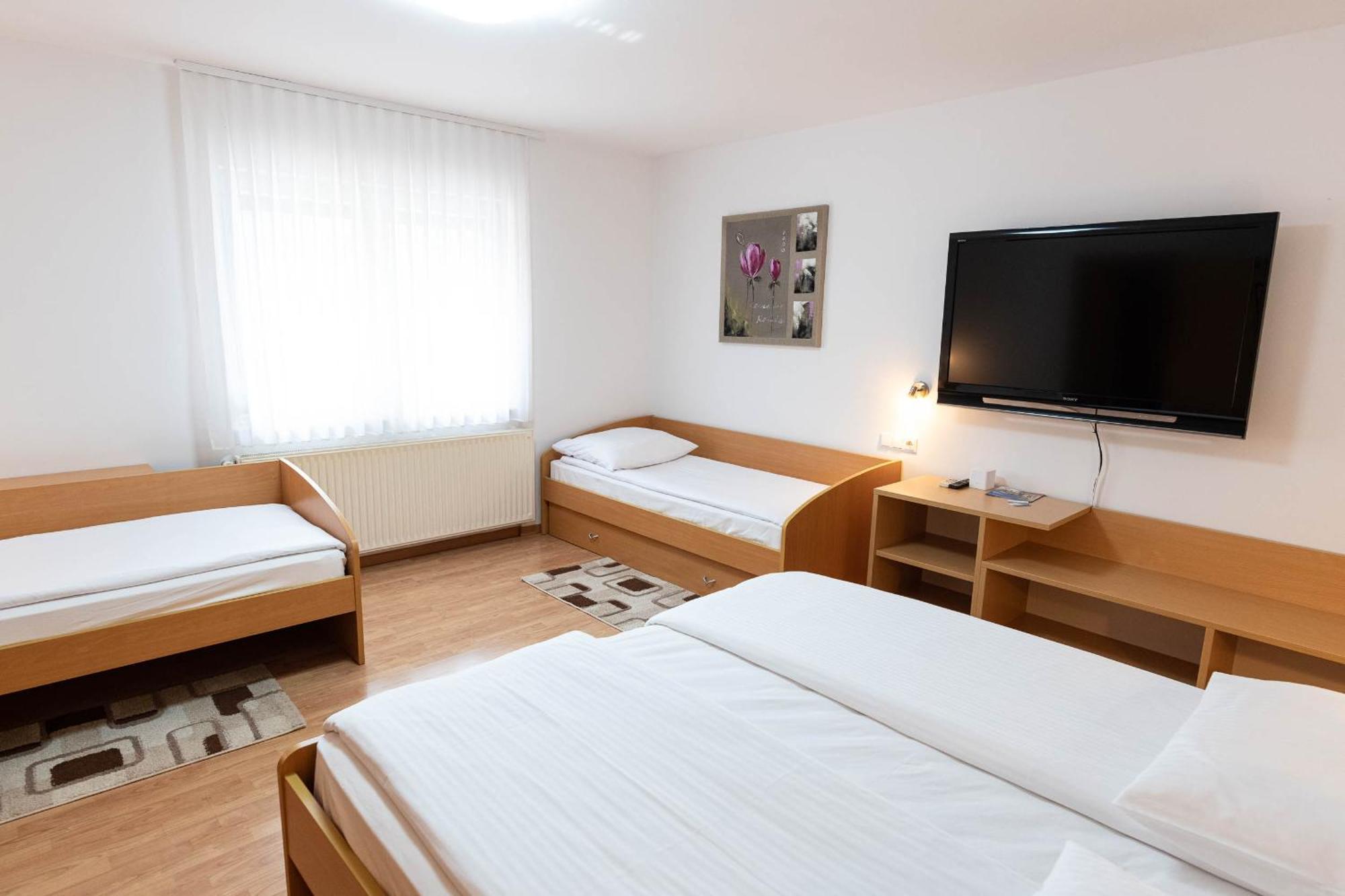Apartmaji In Sobe Ramar Straza Exterior photo