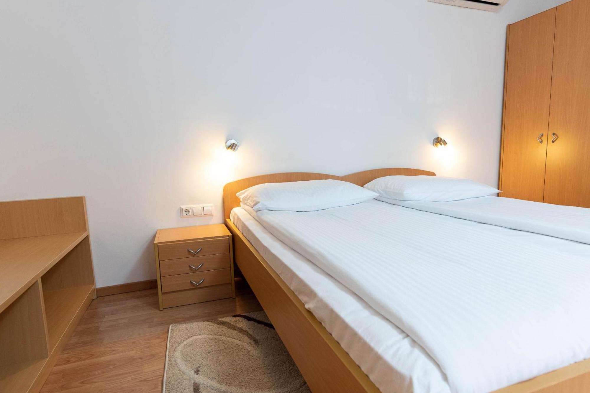 Apartmaji In Sobe Ramar Straza Exterior photo