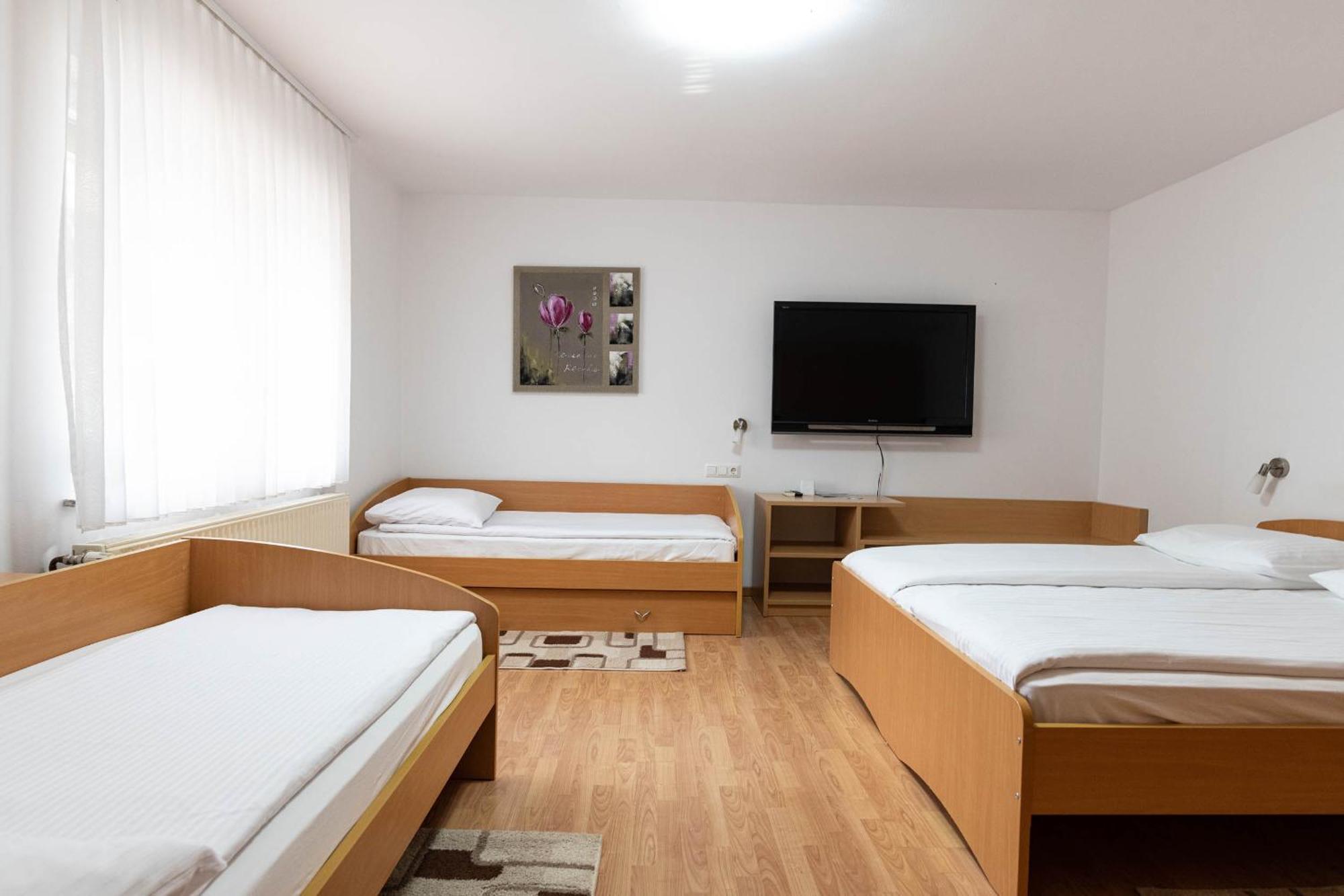 Apartmaji In Sobe Ramar Straza Exterior photo