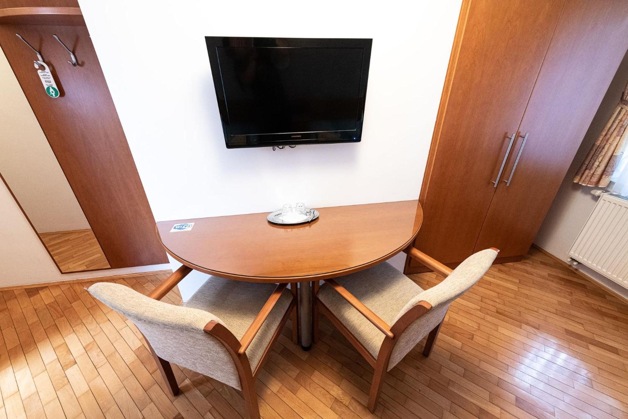 Apartmaji In Sobe Ramar Straza Exterior photo