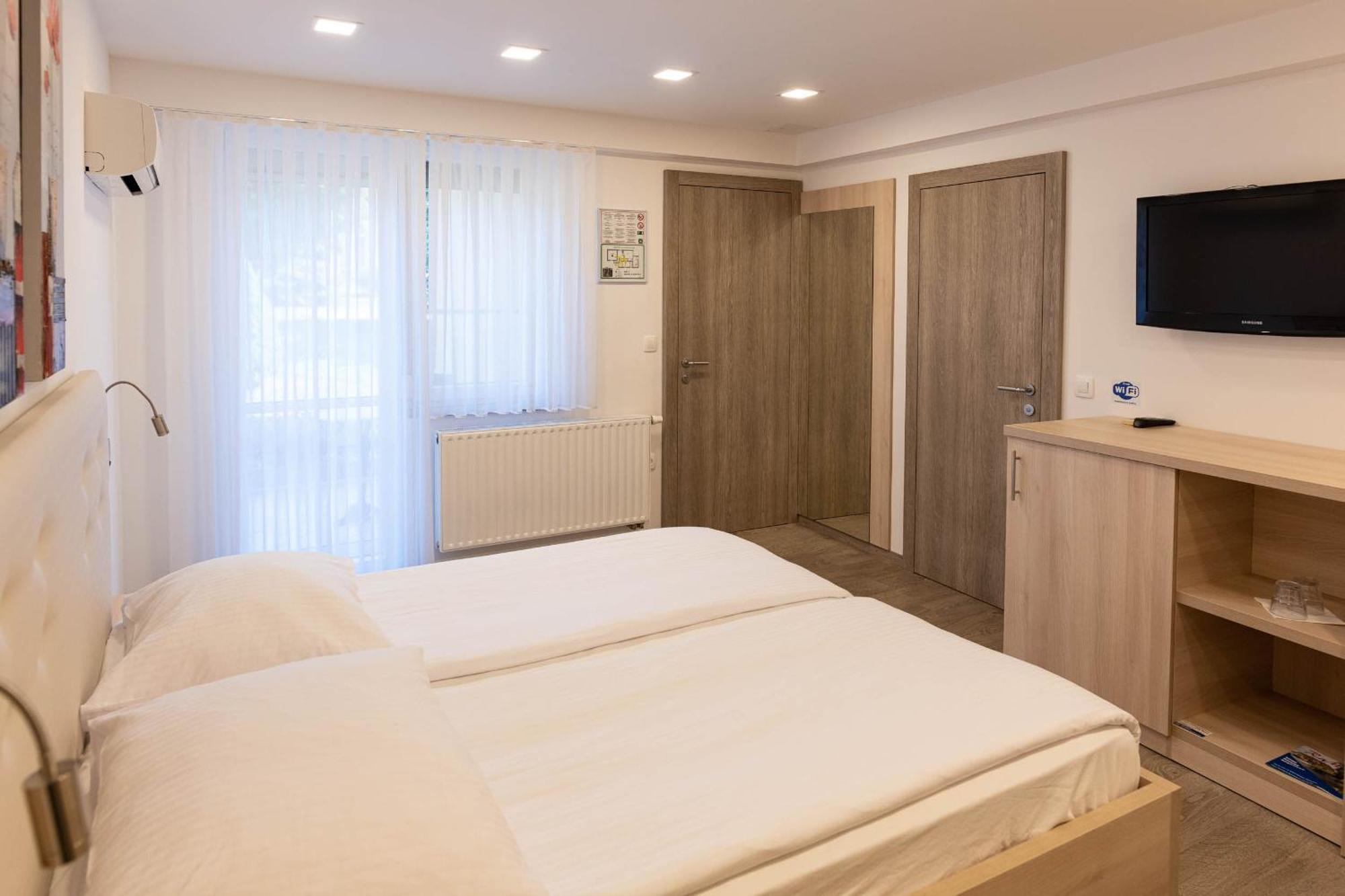 Apartmaji In Sobe Ramar Straza Exterior photo