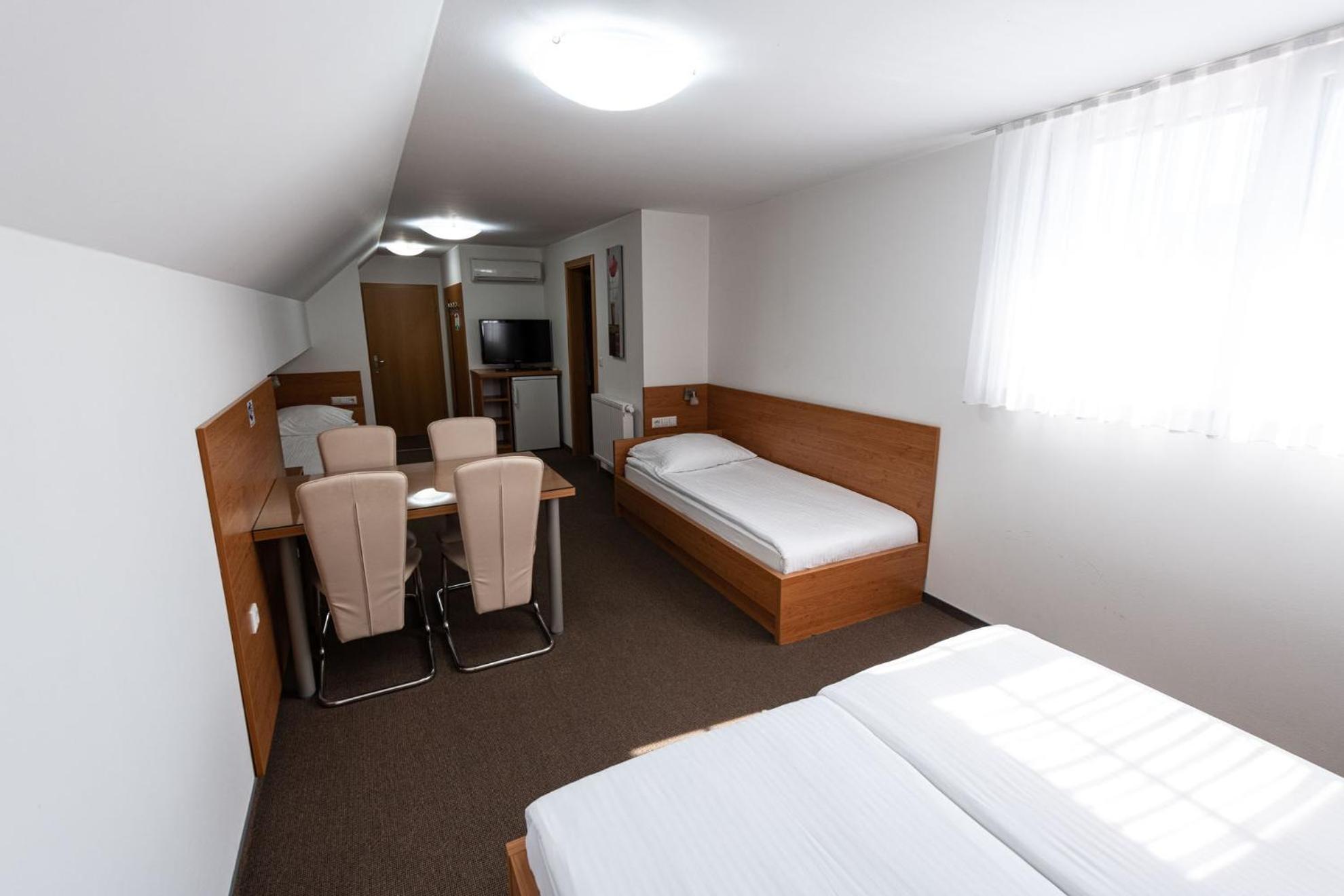 Apartmaji In Sobe Ramar Straza Exterior photo