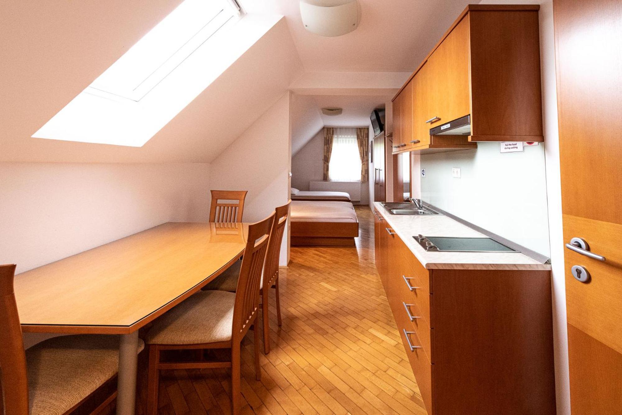Apartmaji In Sobe Ramar Straza Exterior photo