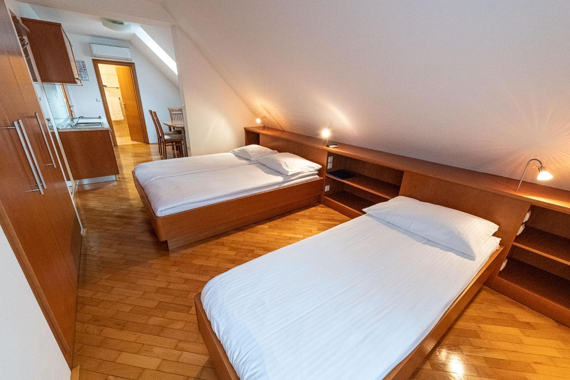 Apartmaji In Sobe Ramar Straza Exterior photo
