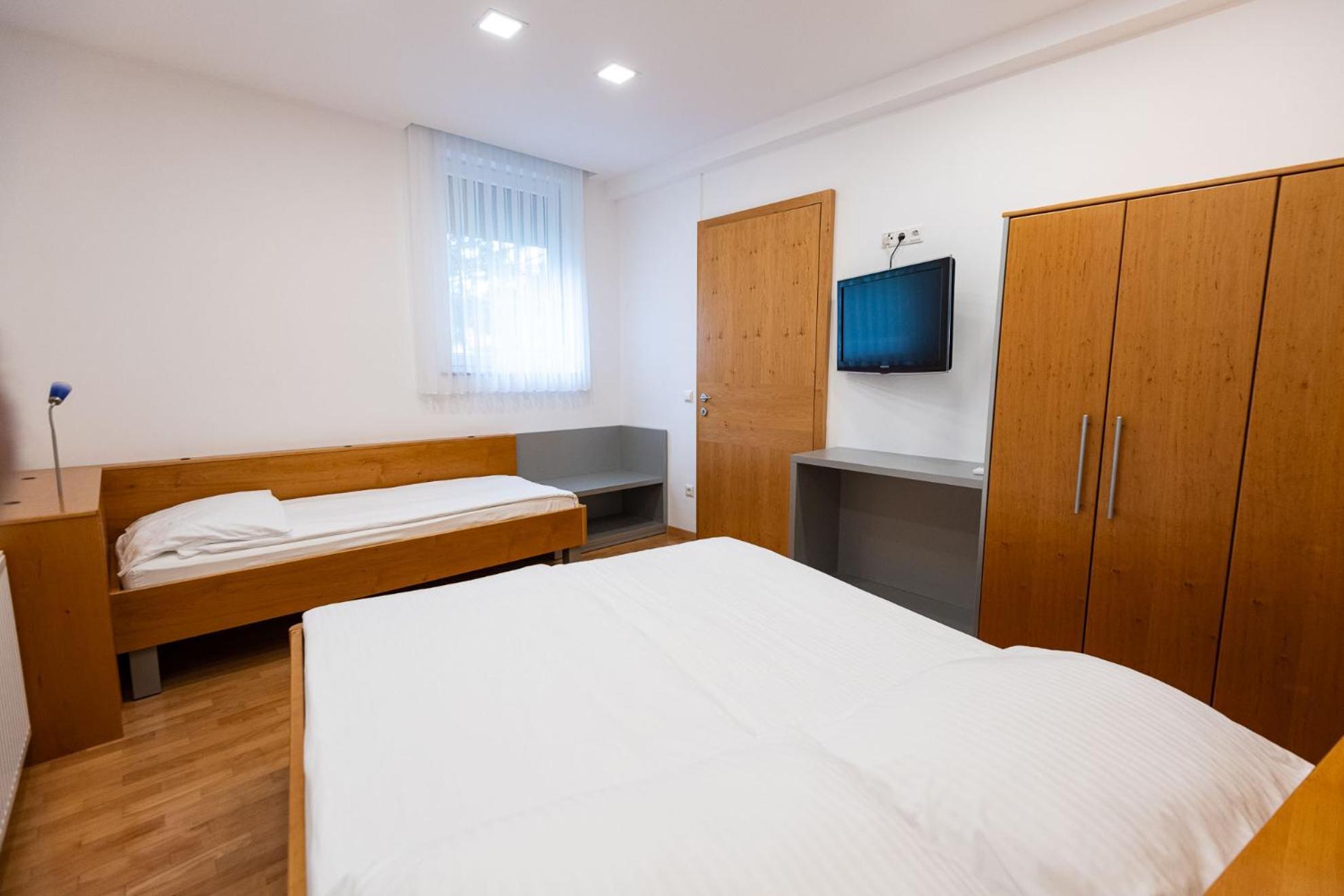 Apartmaji In Sobe Ramar Straza Exterior photo